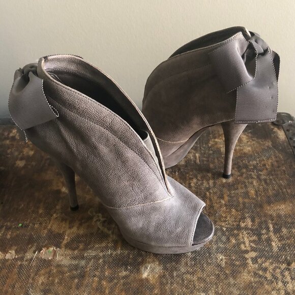 Vera Wang Royce Tan Peep Toe bow heels booties 6m - Picture 1 of 14